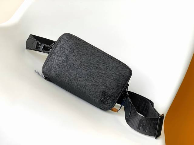 Top original M59161 Black Alpha Wearable Wallet Made of grained cowhide leather
