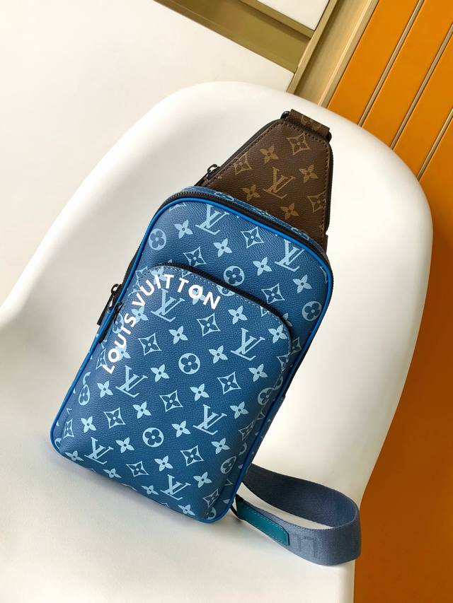 Top original home shot M23782 The original Avenue shoulder bag uses canvas shou