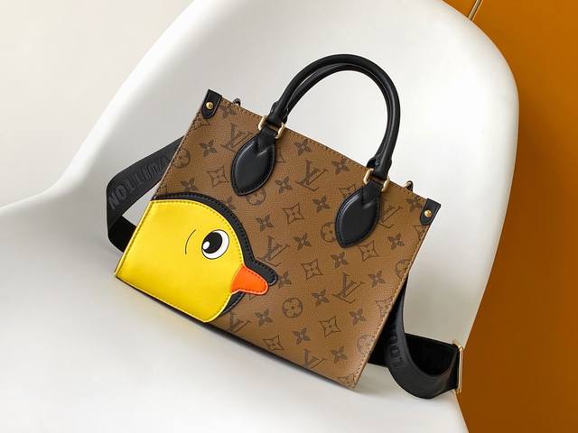 M47199Top Original Single This Onthego Small Handbag is from the brand's collabo