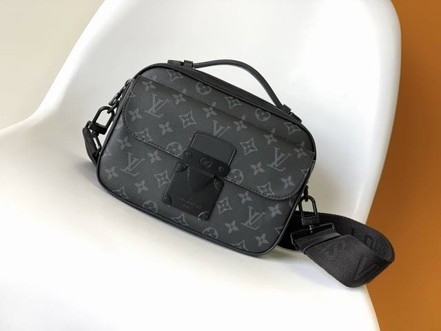 Top original single home real shot This model S Lock messenger bag M58489 embos