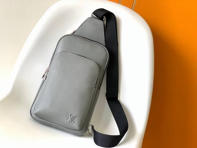 Exclusive real shot of the original M46344 cross-grained gray Avenue shoulder b