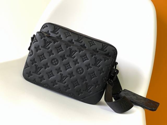 Top original M46602 This Trio messenger bag is made of Monogram embossed cowhid