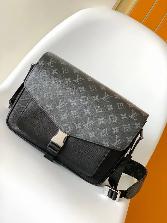 M30746 The top-grade original New messenger bag is newly launched in the Taigara
