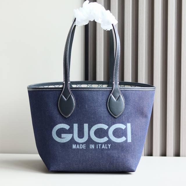 New Totissima series combines the word "Tote" with the Italian word for superla