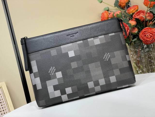 Top original replica exclusive real shot Pochette Voyage Souple Clutch M14926 B