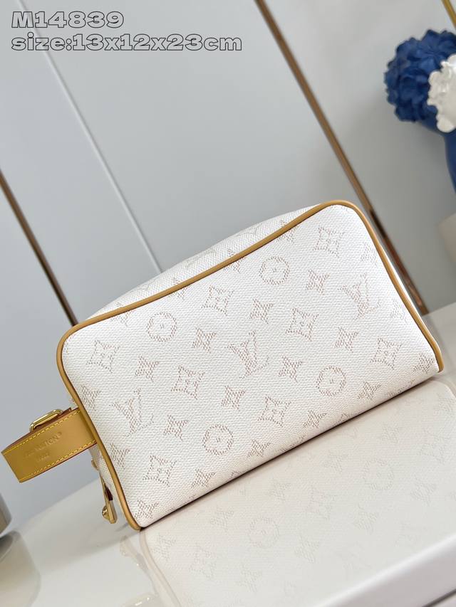 Top original home shot M14839 White This Locker Dopp Kit toiletry bag is made o