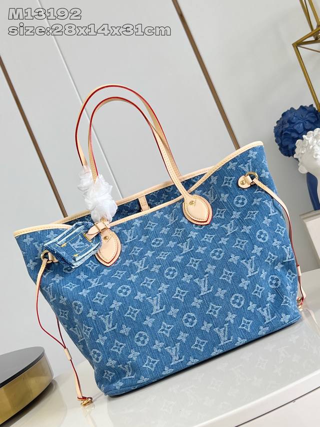 Top original home photo M13192 This Neverfull medium handbag is made of Monogra