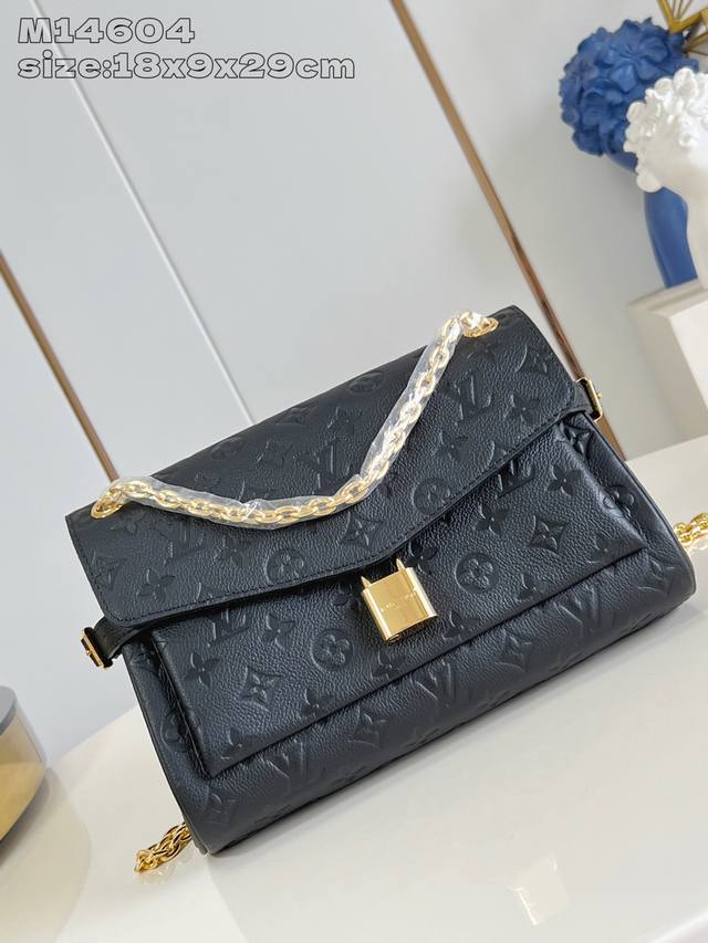 Top original single home shot M14604 Grey and black This Anytime Flap Bag is ma