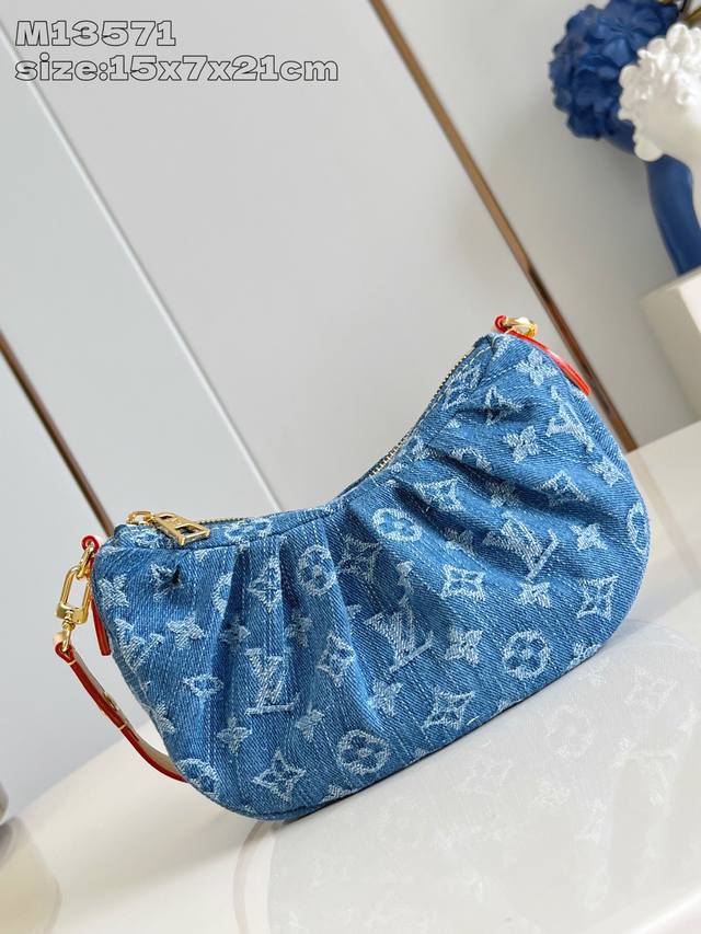 Top original home photo M13571 Pochette Valley handbag is made of Monogram cott