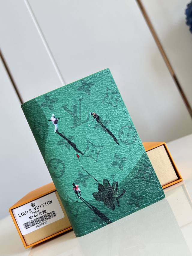 Factory Price P Top Original M14875 Green Passport Holder Made of Colored Monog