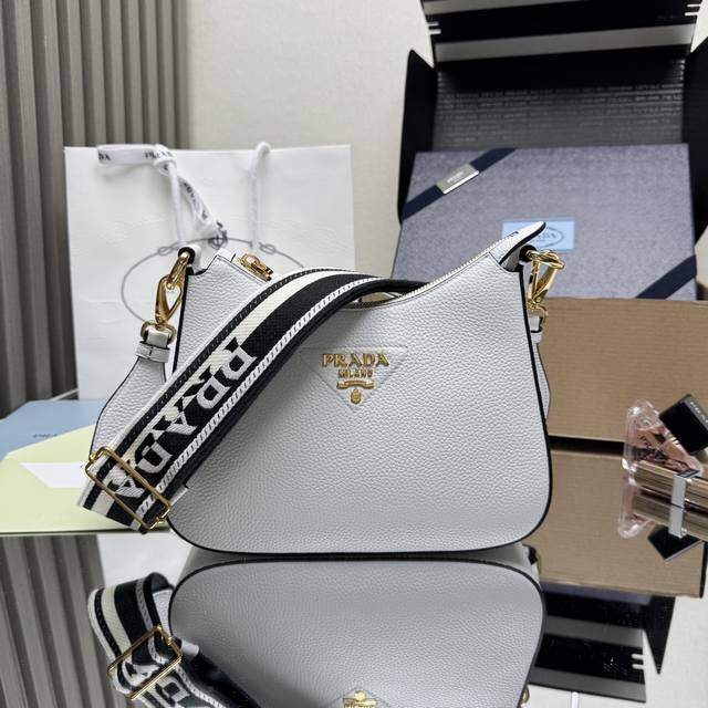 Top original new small crossbody bag 1Bh193 has arrived. The bag is made of imp