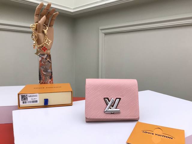 Top original M62943 Pink A smaller version of the classic Twist wallet, made fr