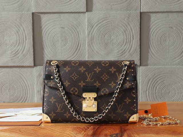 163C01Dynamic chipThe top original and enhanced Trunkie handbag combines Monogra