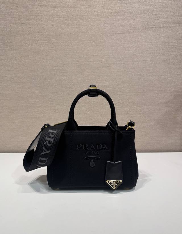 with counter packaging New handbag 1Ba038 Mini This mini handbag is inspired by
