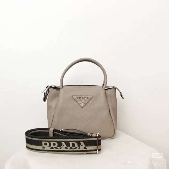 Running volume price Introduction: New double shoulder strap This double shoulde