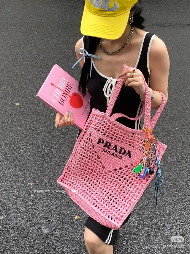 Introduction: Raffia woven tote bag, this tote bag is made of raffia fiber and