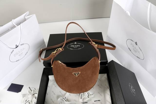 Running volume price Introduction: Moon handbag is made of frosted cowhide, sho