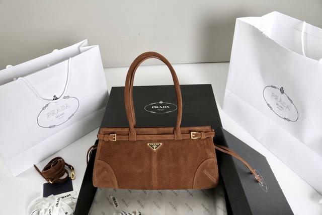 Running volume priceIntroduction: This new suede handbag messenger bag is made o