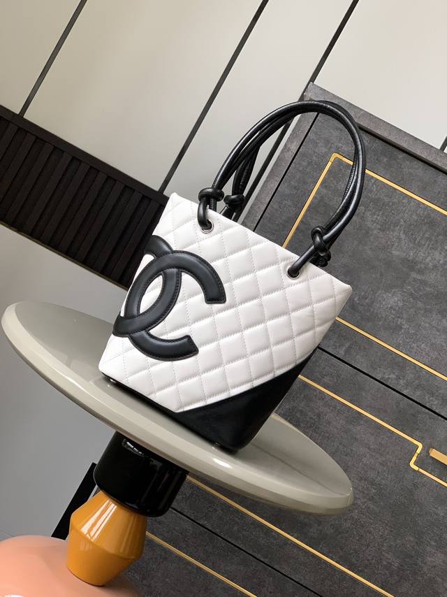 Mini White with Black Ohanel Kangpeng Basket Handbag Blooms on the fashion stage