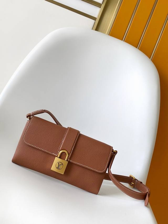 M12147 Top Original Dynamic 163 This Wallet On Chain handbag is made of soft cow