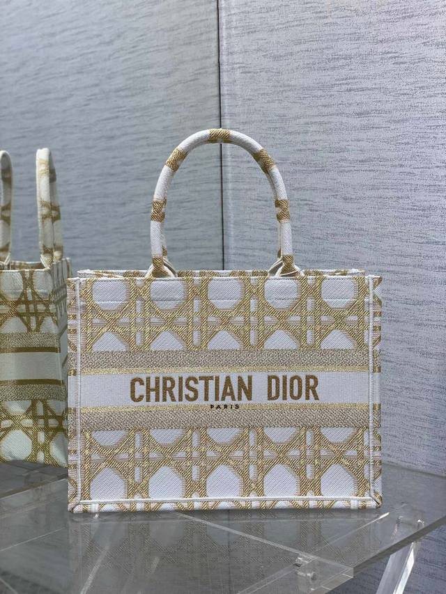 Tote latest spring and summer series, classic diamond grid, advanced gold line c