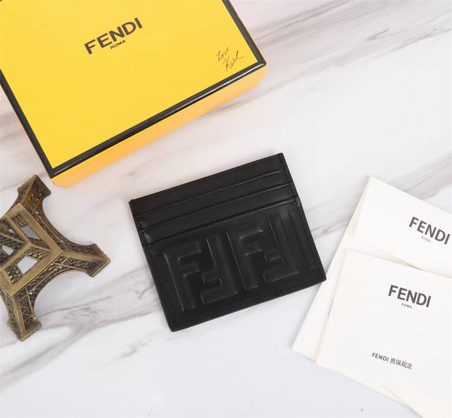 Brand: Fendi Fendi Style: Steel-stamped card holder Item No.: 568 Color: Black M