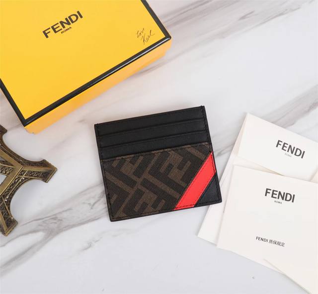 Brand: Fendi Fendi Style: PVC red card holder Item No.: 568 Color: Black Materia