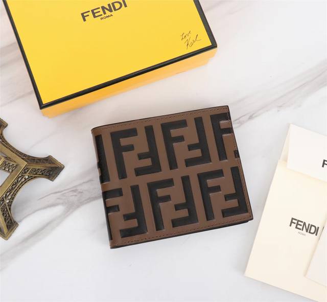 Brand: Fendi Style: Silk-screen and steel-printed short wallet Item No.: 968568