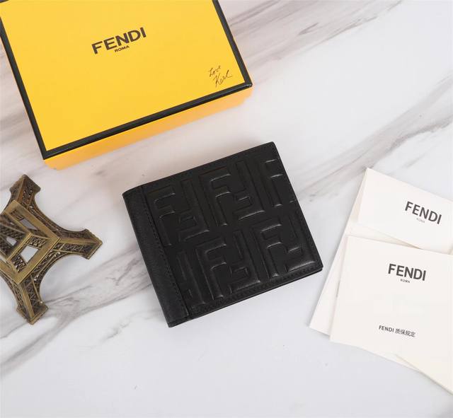 Brand: Fendi Style: Steel-stamped short wallet Item No.: 968568 Color: Black Siz