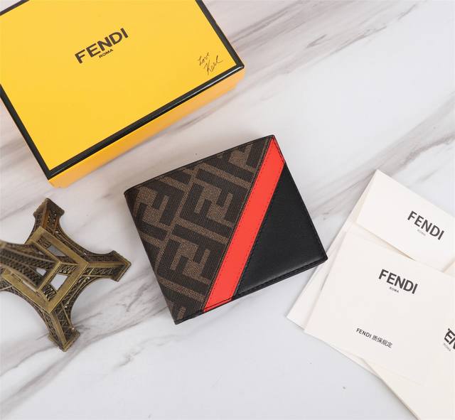 Brand: Fendi Style: PVC red short wallet Item No.: 968568 Color: Gray Size: 129.