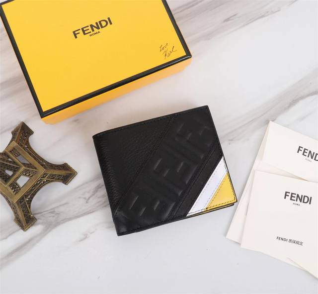 Brand: Fendi Style: Lychee patchwork short wallet Item No.: 968568 Color: Black