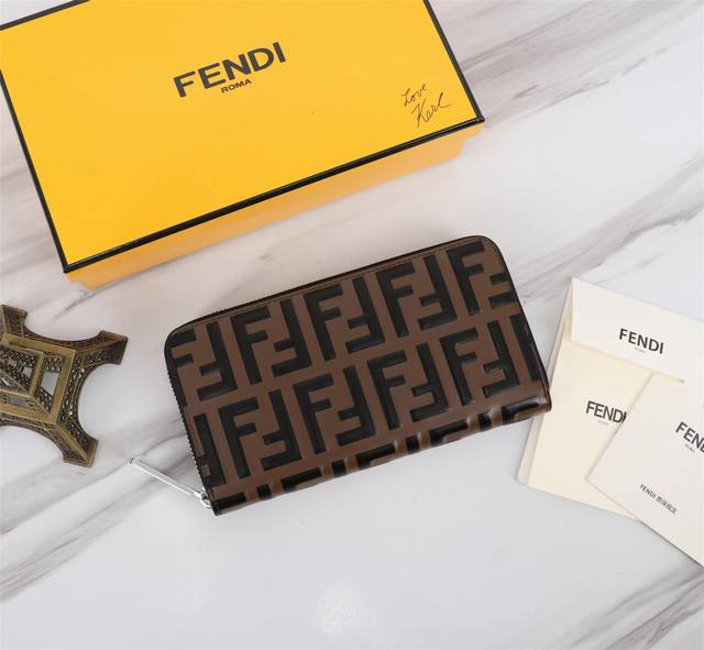 Brand: Fendi Style: Silk-screen and steel-printed single-pull Item No.: 868568 C