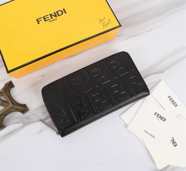 Brand: Fendi Style: Steel-stamped single-pull Item No.: 868568 Color: Black Size