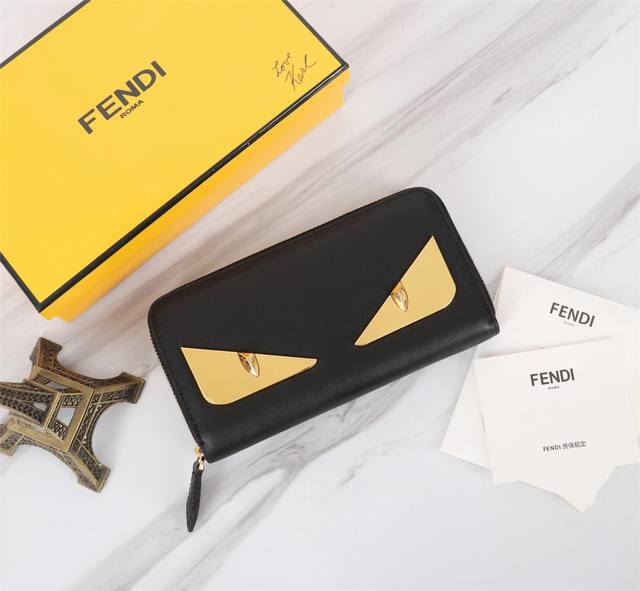 Brand: Fendi Style: Gold Iron Single Pull Item No.: 868568 Color: Black + Gold I