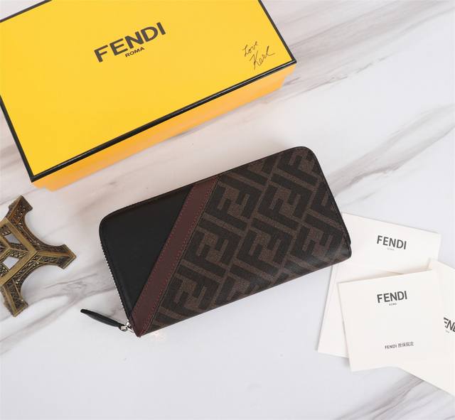 Brand: Fendi Style: PVC brown single pull Item number: 868568 Color: Brown Size: