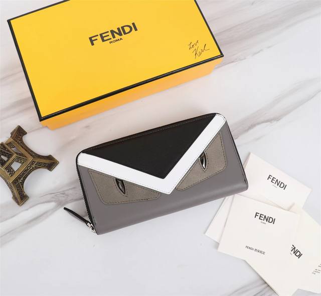 Brand: Fendi Style: Black and gray single pull Item number: 868568 Color: Black