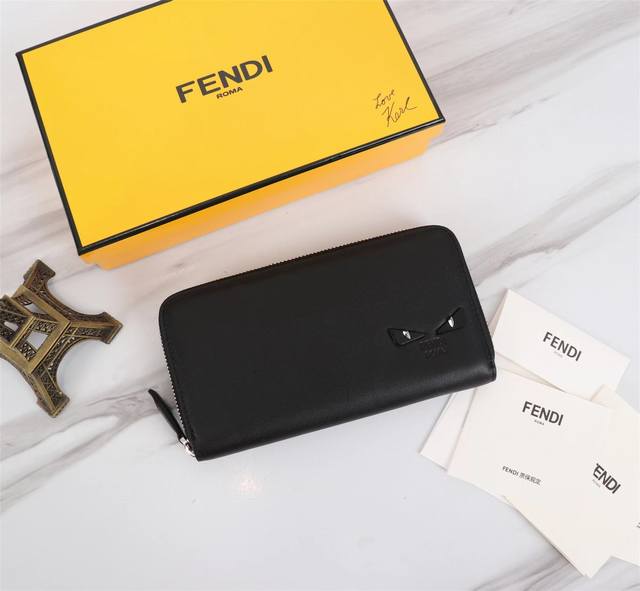 Brand: Fendi Fendi Model: Eagle Eye Single Pull Item No.: 868568 Color: Black Si