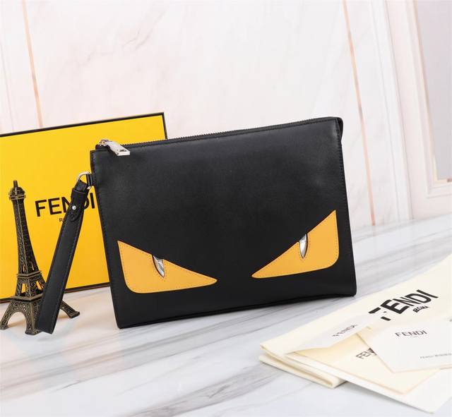 Brand: Fendi Style: Men's bag with yellow sticker Item No.: 368568 Color: Black