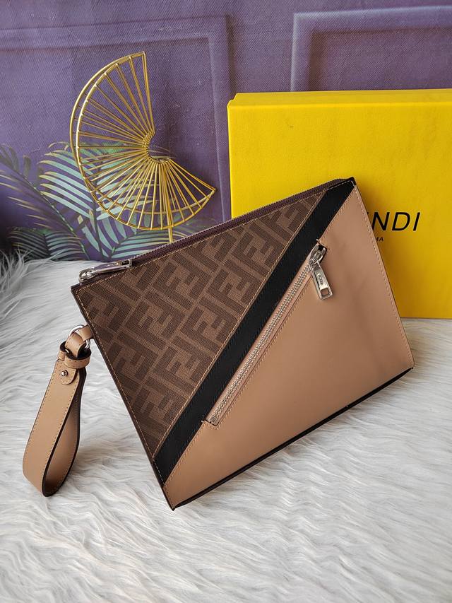 Style No. F7Va491 Fabric: coffee with black and brown, clutch with detachable c