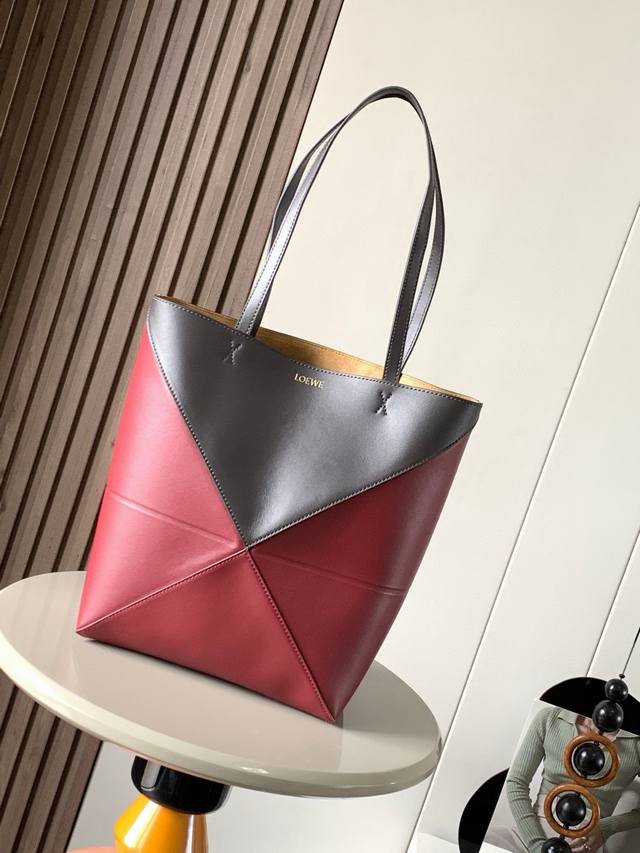 The new shiny cow leather Puzzle Fold handbag plays with geometric patterns. It