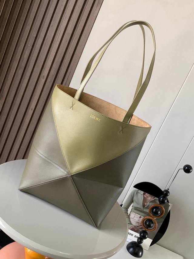 The new shiny cow leather Puzzle Fold handbag plays with geometric patterns. It