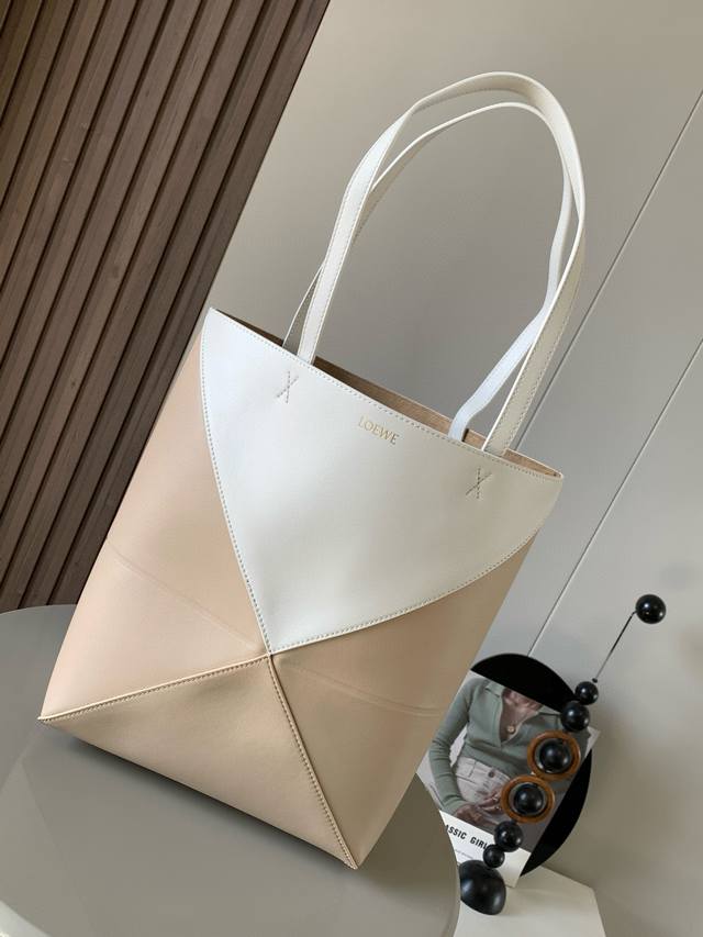 The new shiny cow leather Puzzle Fold handbag plays with geometric patterns. It