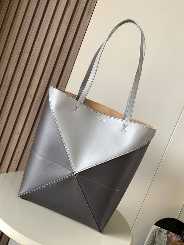 The new shiny cow leather Puzzle Fold handbag plays with geometric patterns. It
