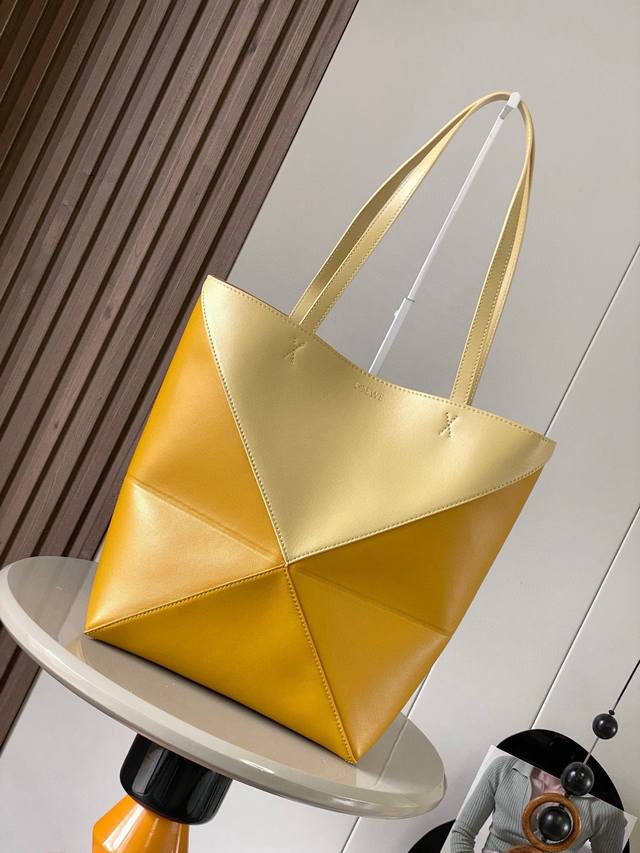The new shiny cow leather Puzzle Fold handbag plays with geometric patterns agai