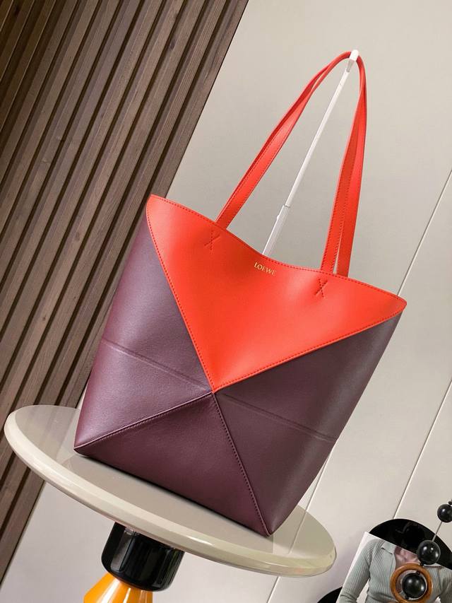 The new shiny cow leather Puzzle Fold handbag plays with geometric patterns agai