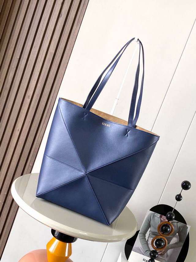 The new shiny cow leather Puzzle Fold handbag plays with geometric patterns agai