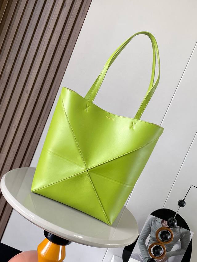 The new shiny cow leather Puzzle Fold handbag plays with geometric patterns. It