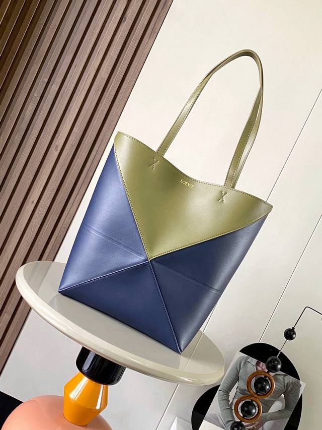 The new shiny cow leather Puzzle Fold handbag plays with geometric patterns agai