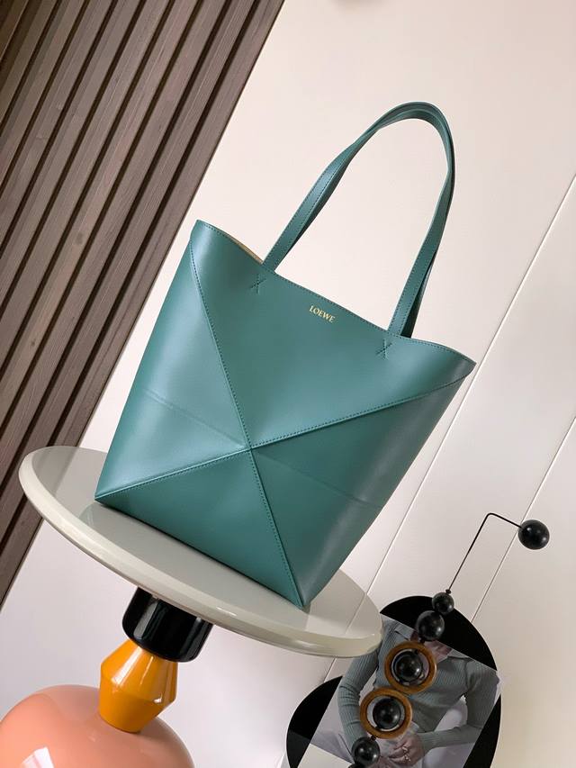 The new shiny cow leather Puzzle Fold handbag plays with geometric patterns. It