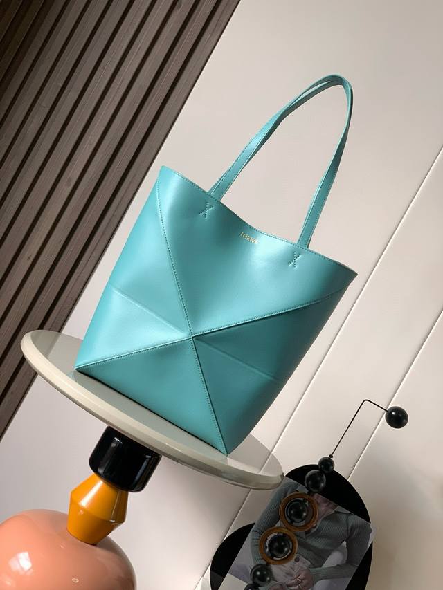 The new shiny cow leather Puzzle Fold handbag plays with geometric patterns. It
